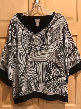 Chico's Black and Gray Abstract Swirl V-Neck Tunic